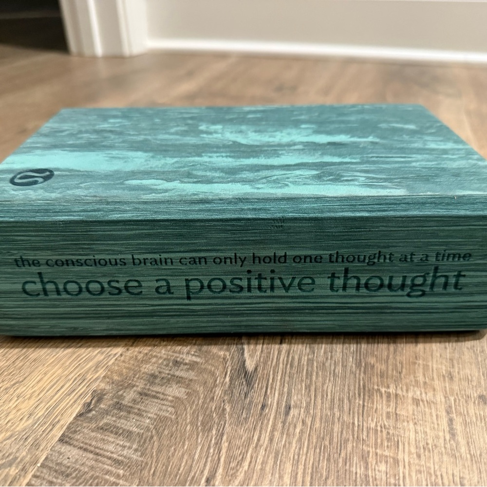 Lululemon Lift & Lengthen Yoga Block